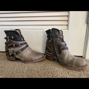 CRUE Grey-Multi Freebird Boots